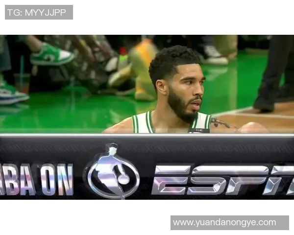 特纳精彩变向突破展现高难度挑篮成功并获得加罚机会 特纳精彩变向突破展现高难度挑篮成功并获得加罚机会