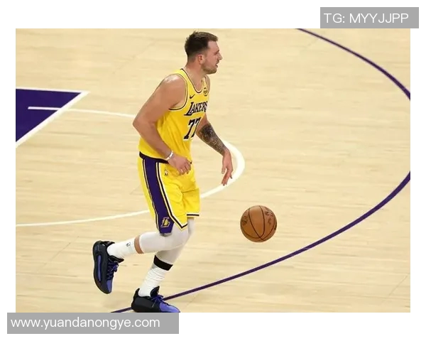 湖人逆转灰熊!东契奇44+12创两纪录,莫兰特14中3,里夫斯全队第一 湖人逆转灰熊!东契奇44+12创两纪录,莫兰特14中3,里夫斯全队第一