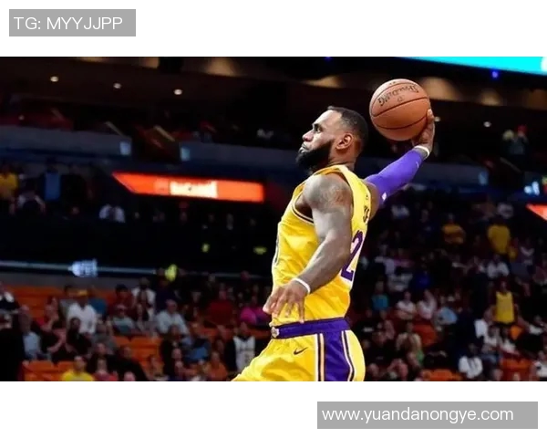 詹姆斯戴王冠！艾顿：这是GOAT时刻 我停下庆祝专注欣赏他表演