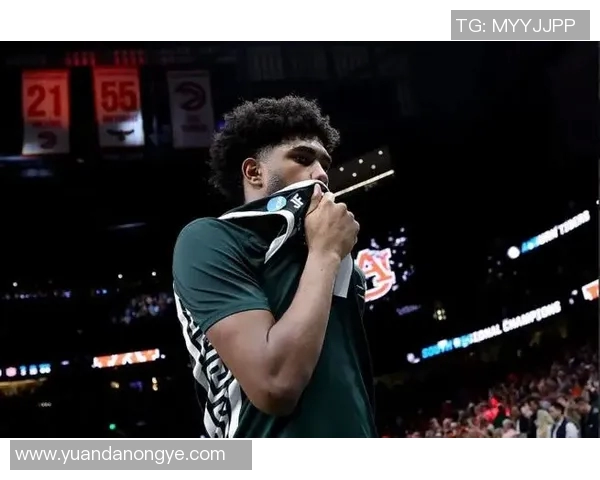 NCAA冠军后卫！理查德三分再进！已经6中6砍下20分